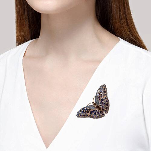 Брошь из красного золота с синими корундами и раухтопазами 