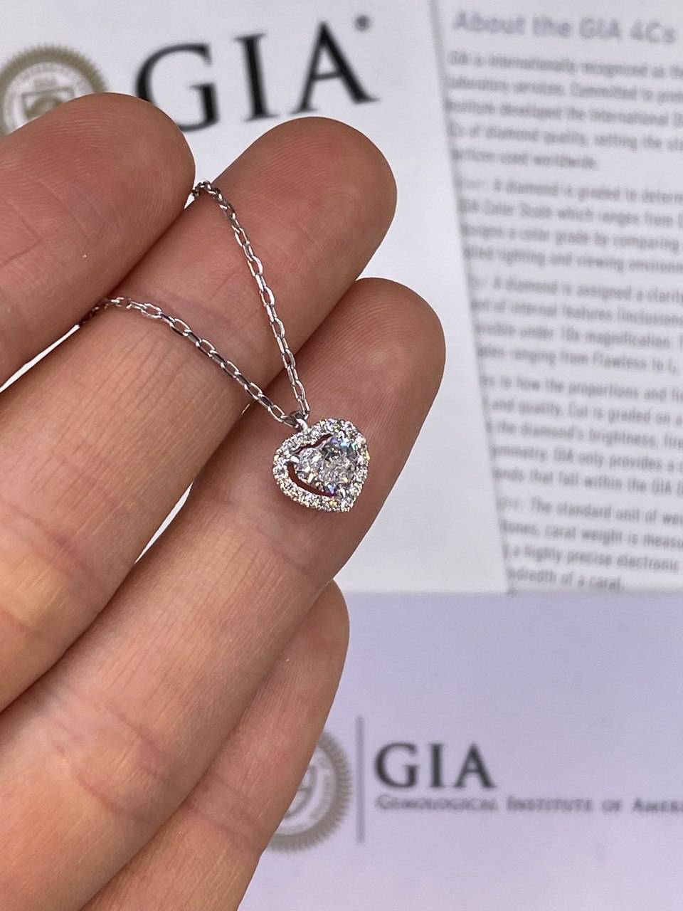 Колье из белого золота с бриллиантами 