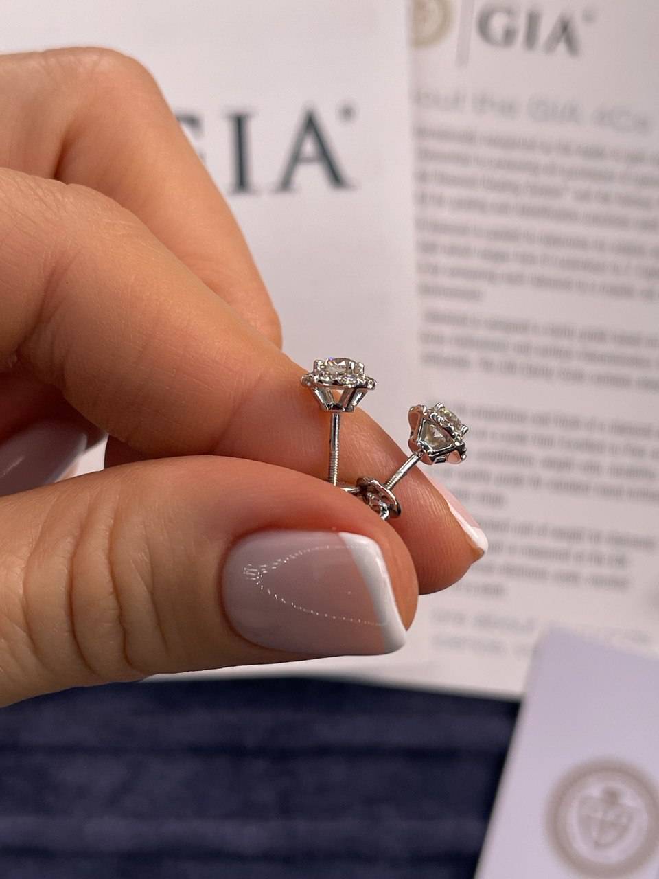 Серьги пусеты из белого золота с бриллиантами (049308)