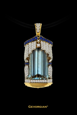 Эксклюзивное колье "Венская опера" из жёлтого золота 750 пробы с бриллиантами, сапфирами и топазом  (055949)