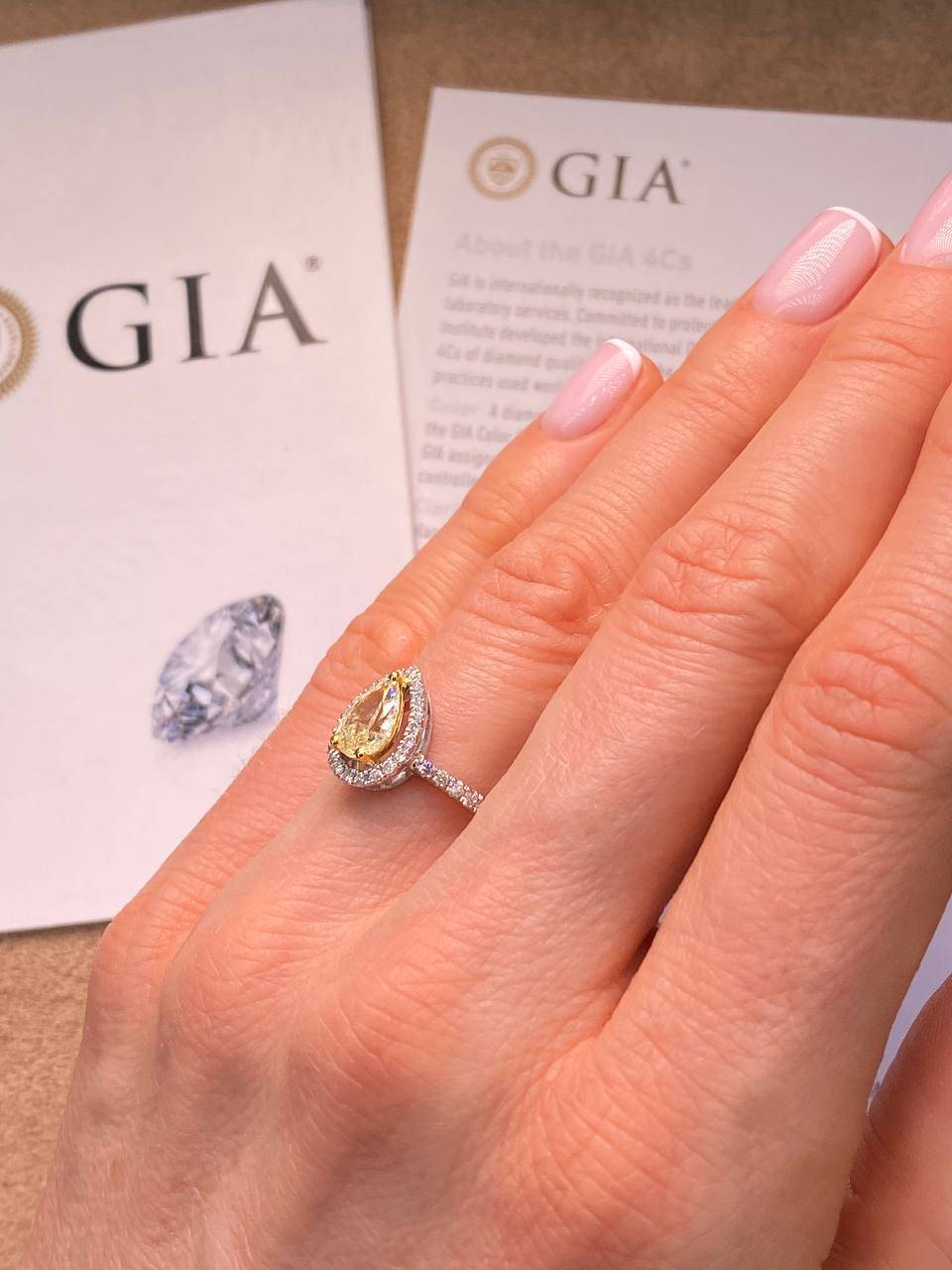 Помолвочное кольцо из белого золота с бриллиантами (051958)