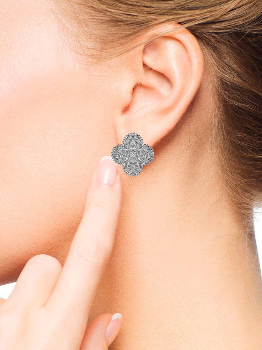 Серьги из белого золота с бриллиантами (052562)