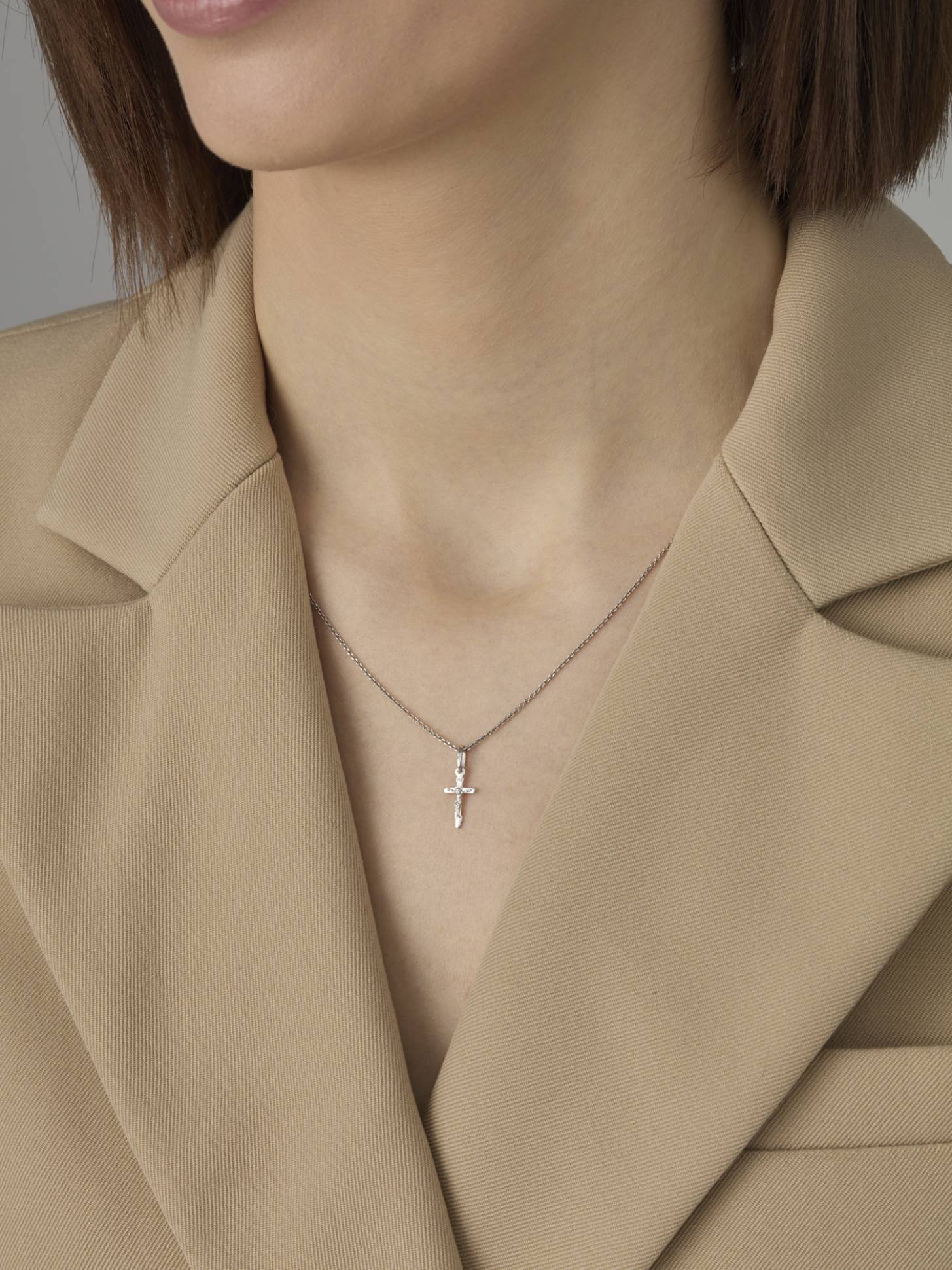 Кулон крест из белого золота с бриллиантом (039522)