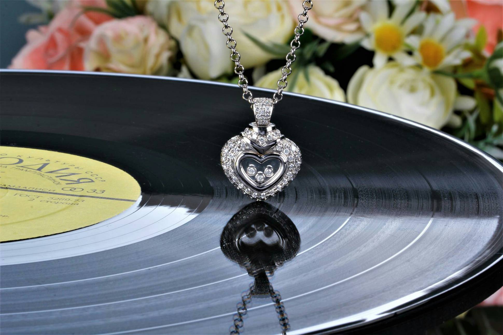 Кулон  из белого золота с  бриллиантами 