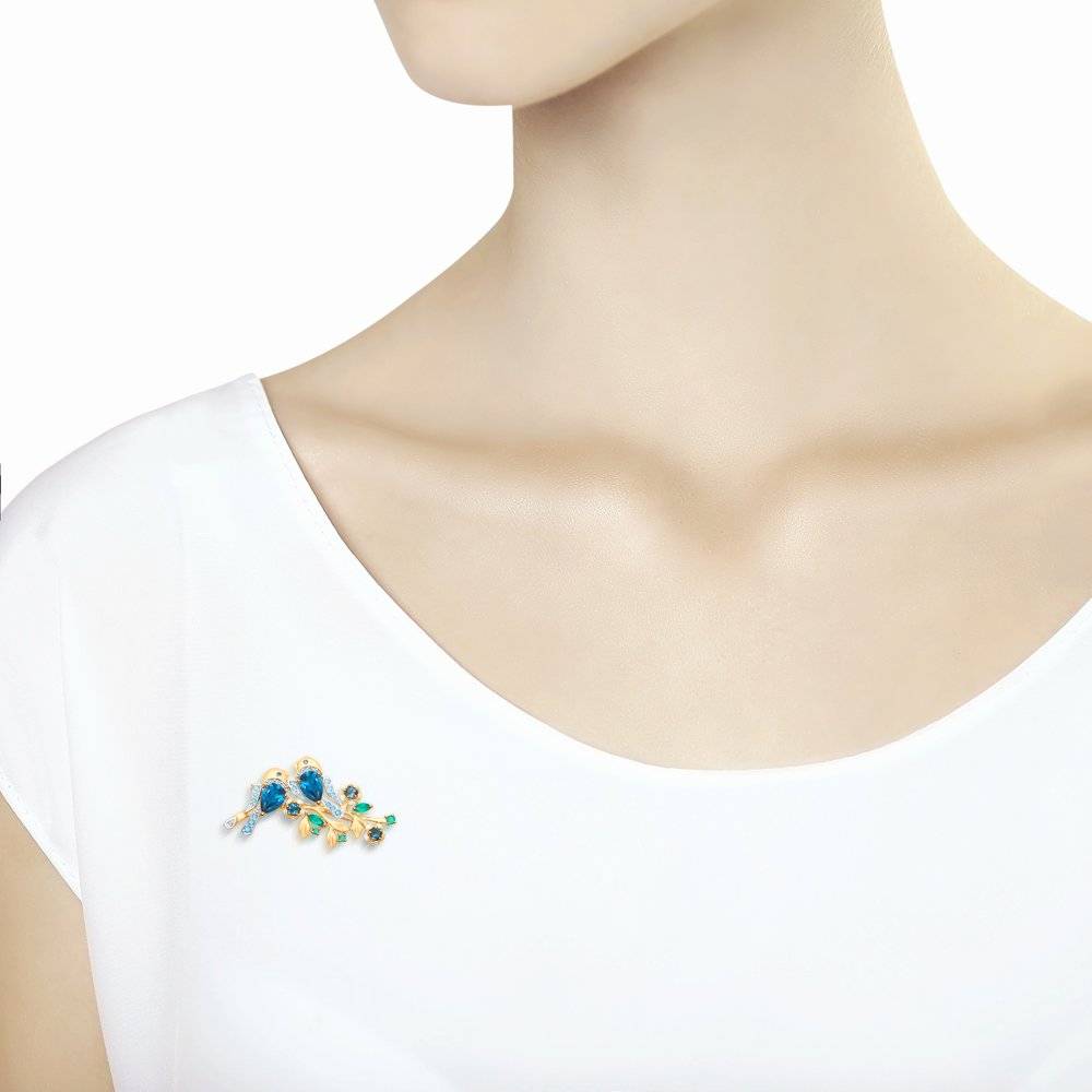 Брошь из красного золота с зелёными агатами, аметистами,  топазами и фианитами (042330)