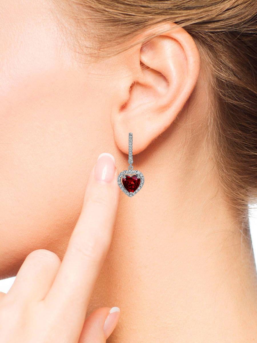 Серьги из белого золота с бриллиантами и гранатами 