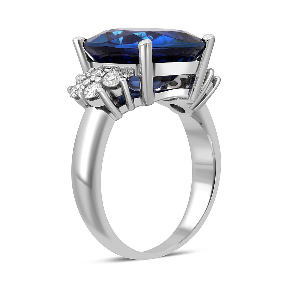 Кольцо из белого золота с бриллиантами и сапфиром (049243)