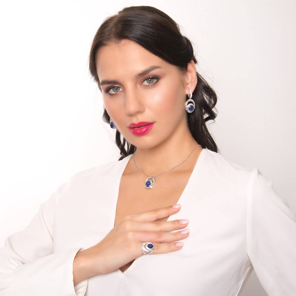 Серьги из белого золота 750 пробы с бриллиантами и сапфирами (046829)